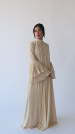 Load and play video in Gallery viewer, Oat Pleated Sleeve Abaya
